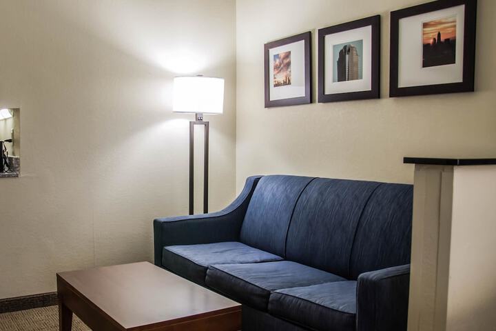 Suite 2 Queen Beds (1 of 16)