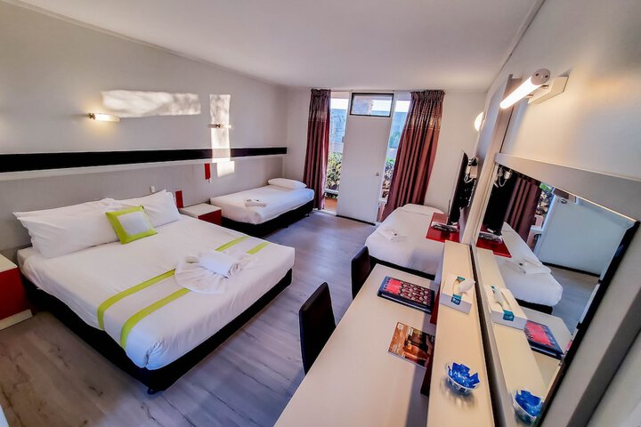 Room 52 of 100