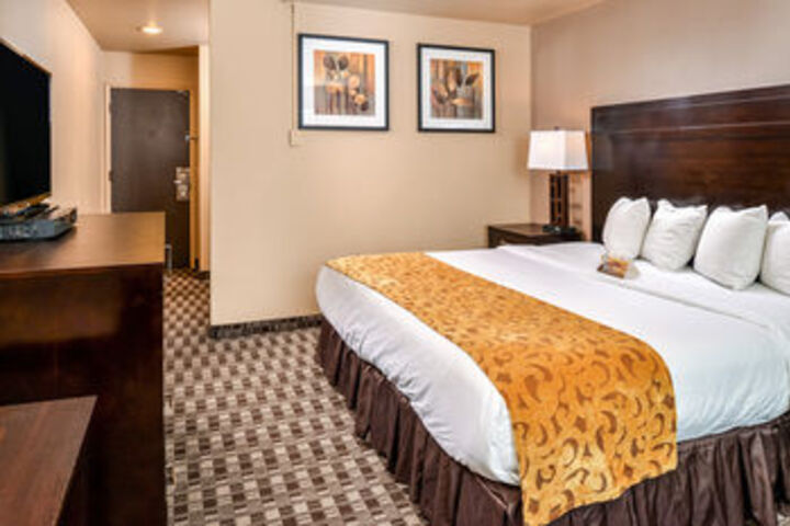Hotel Suite Photo