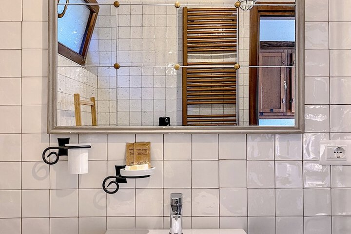 Room 10 of 82