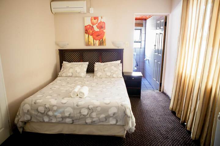 Room 12 of 28