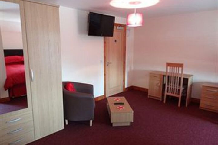 Room 8 of 9