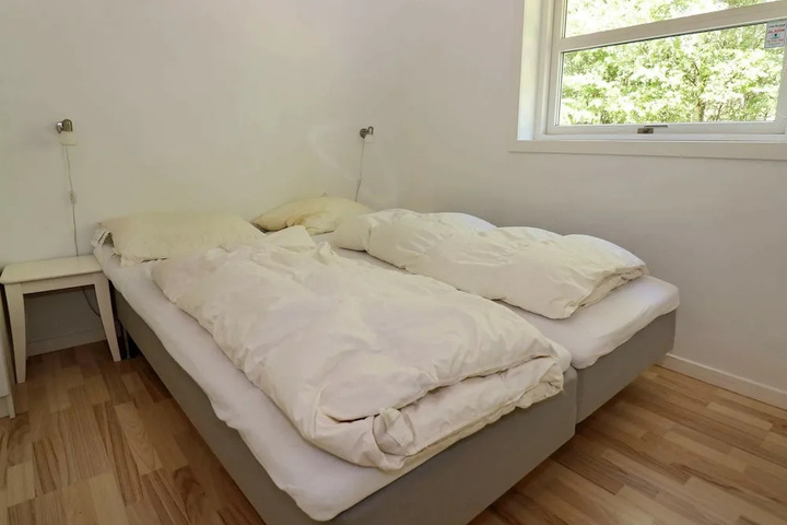 Room 4 of 24