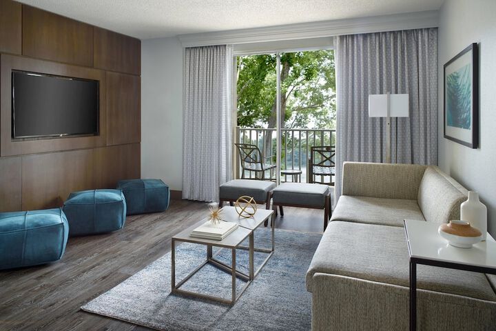 Room 32 of 137