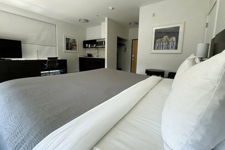 Room 27 of 52