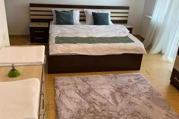Room 4 of 5