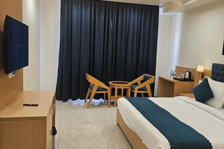 Room 4 of 25