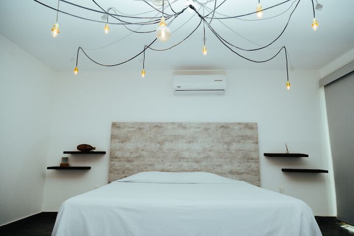 Room 8 of 11