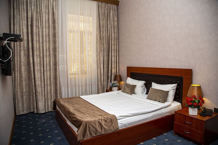 Room 8 of 34