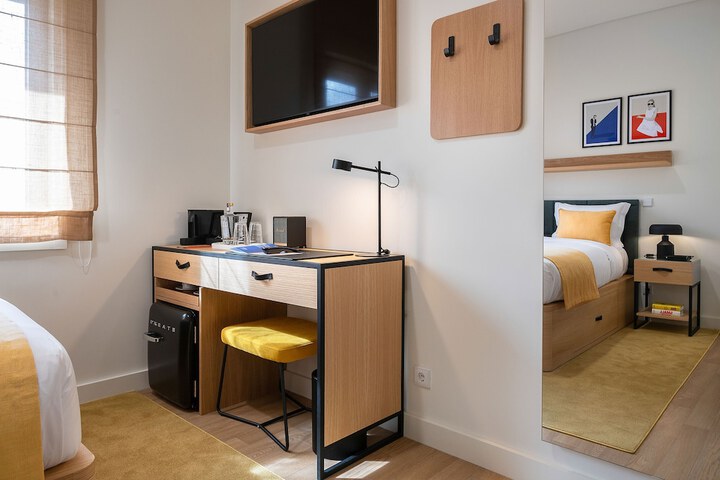Room 42 of 84