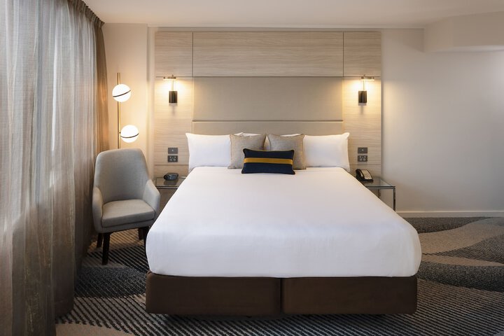 Room 3 of 108