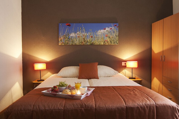 Room 2 of 32