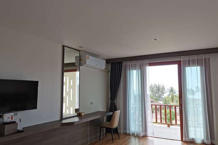 Room 3 of 71