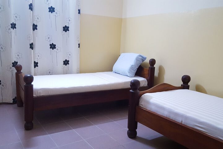 Room 6 of 25