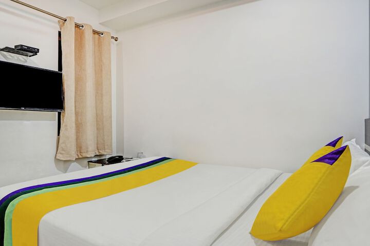 Room 11 of 25