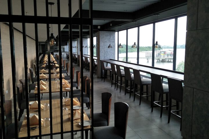 Dining 38 of 61