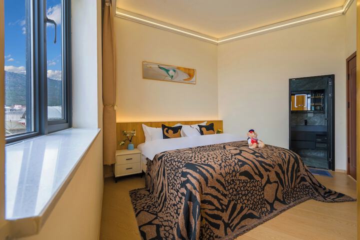 Shangri-La Chenxia Courtyard Homestay in Deqin