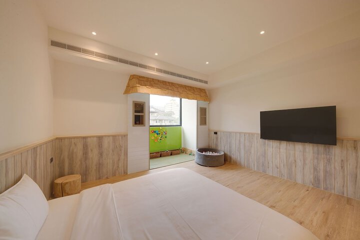 Room 15 of 42