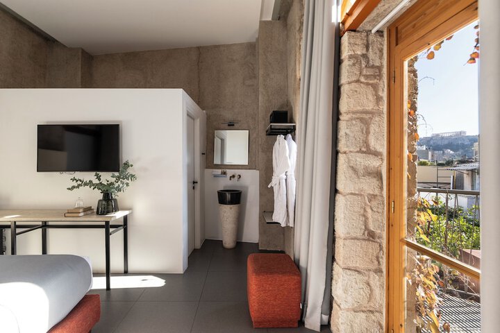 Room 4 of 75
