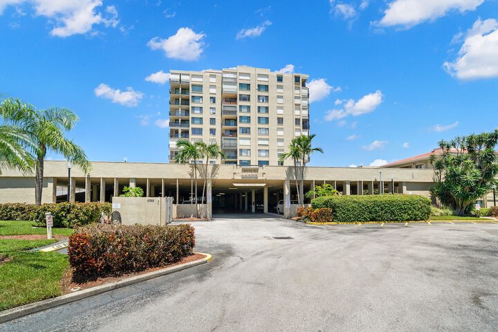 Palma Del Mar G-110 in St. Petersburg, FL