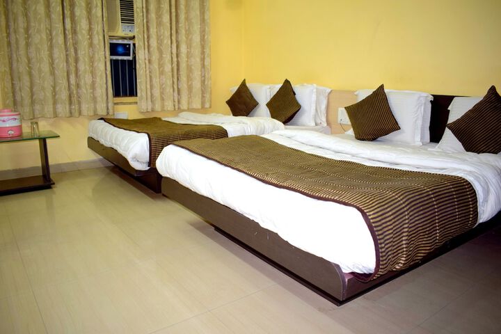Room 6 of 9