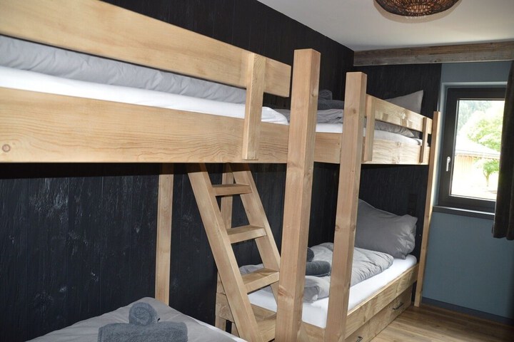 Room 10 of 32