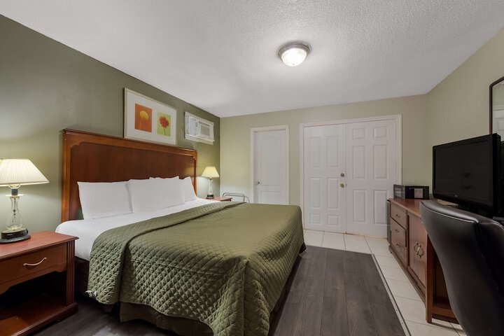 Room 6 of 38