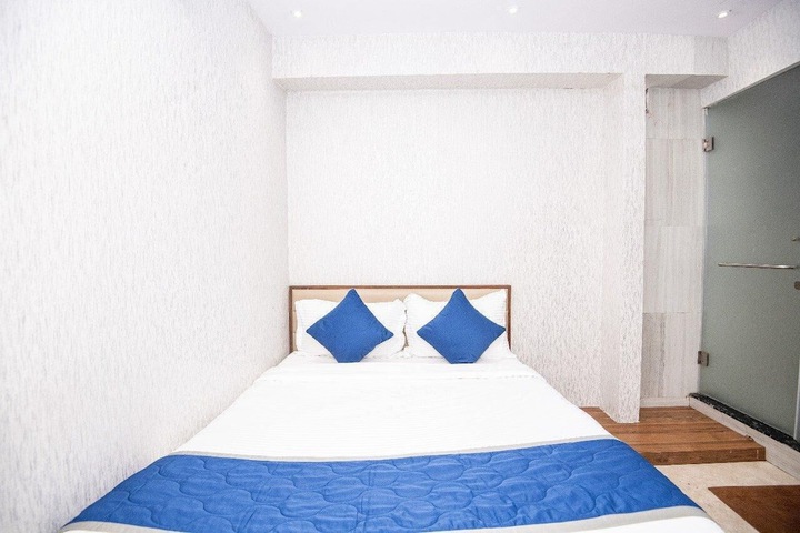Room 2 of 16