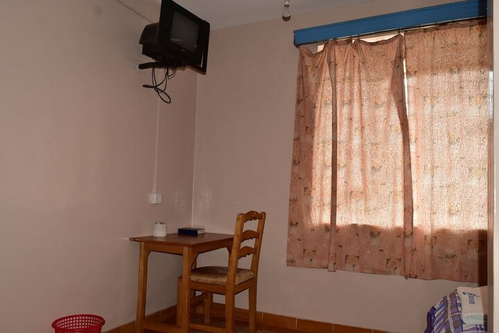 Room 5 of 32