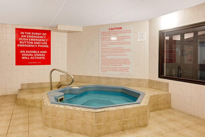 Hotel Pool