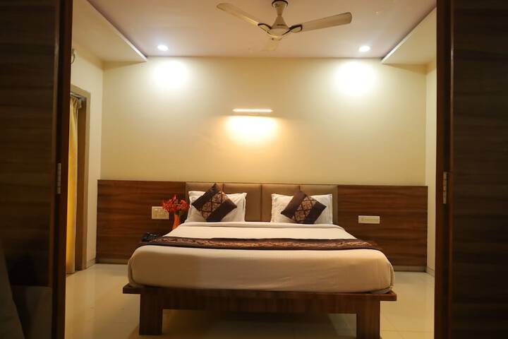 Room 4 of 11