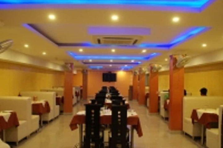 Dining 16 of 17