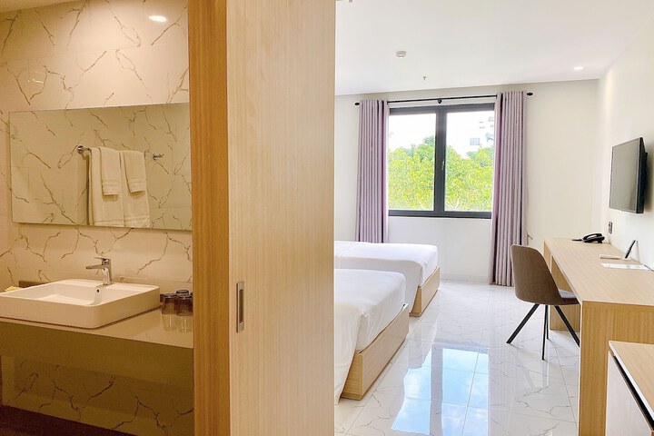 Room 32 of 34