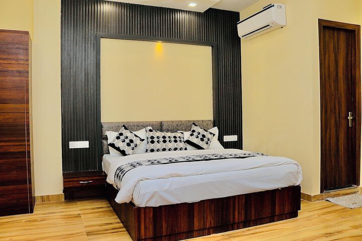 Room 15 of 22