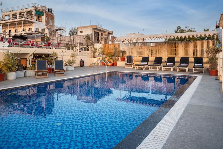 Pools & Facilities