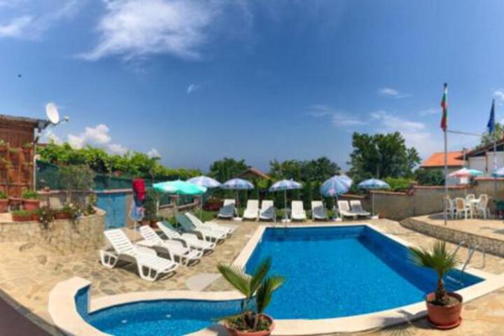 Pool 4 of 23