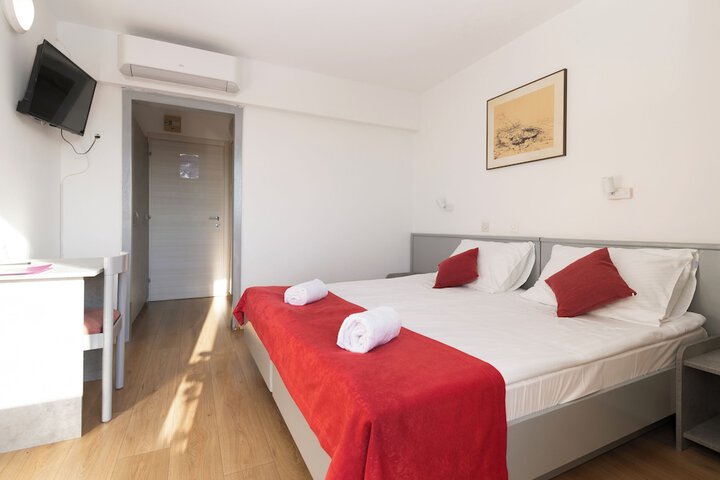 Room 5 of 25
