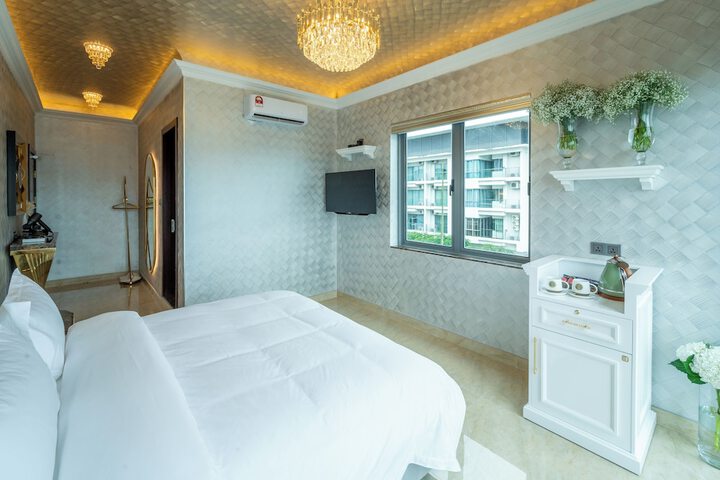 Room 12 of 285