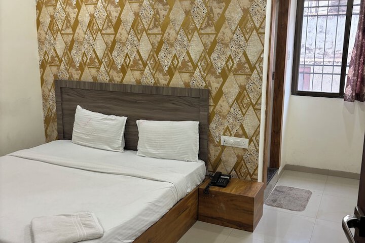 Room 18 of 32