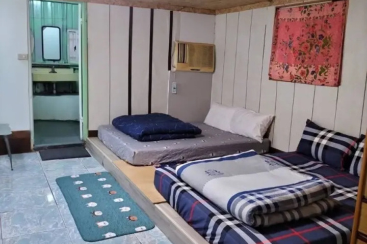 Room 6 of 15