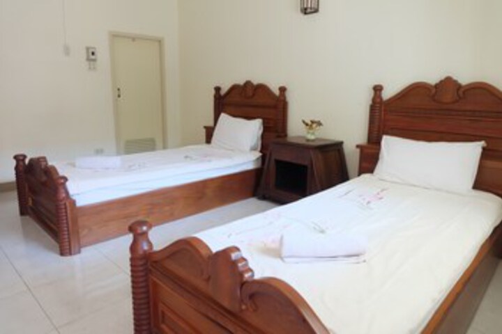 Room 13 of 28