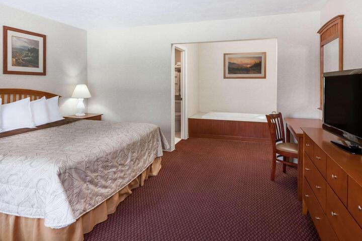 1 King Bed (14 of 27)