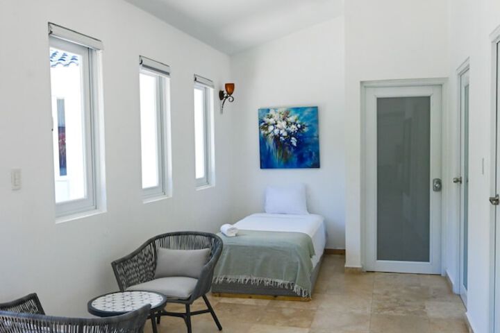 Room 35 of 83