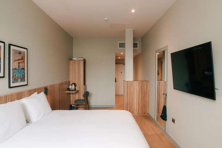 Room 9 of 54