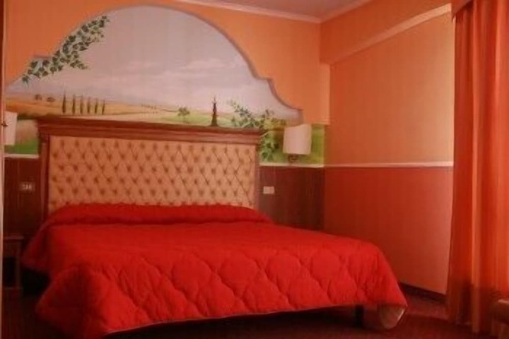Room 11 of 32