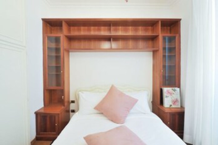 Room 12 of 28