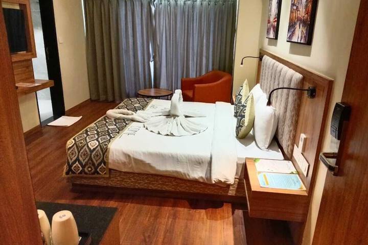 Room 28 of 87