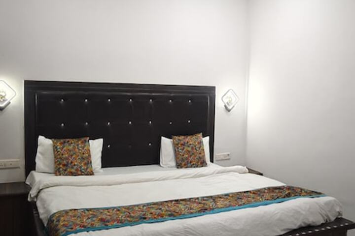 Room 14 of 24