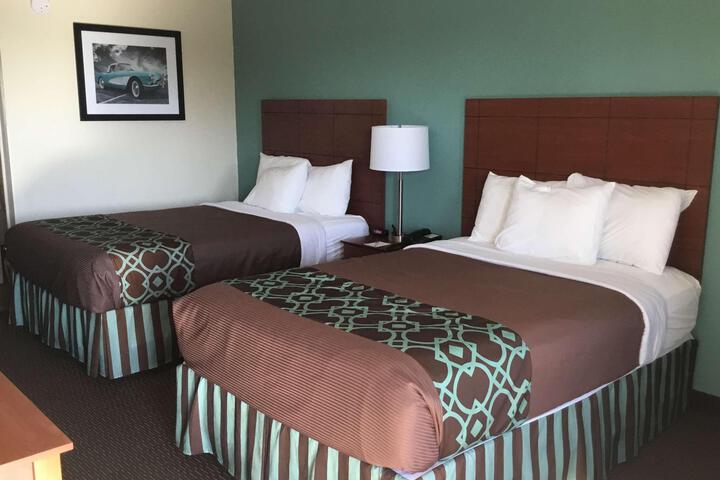 2 Double Beds Microwave and Refrigerator Flat Screen Television High Speed Internet Accessible Table and Chairs Coffee Maker Continental Breakfast (12 of 14)