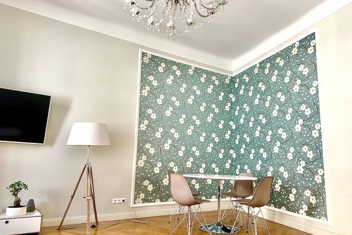 Room 17 of 33